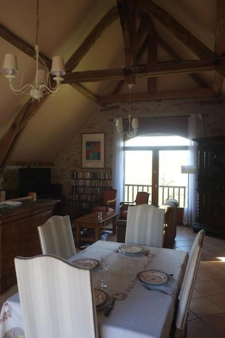 La Sagnarde, Maison En Pierre, Hébergement de vacances