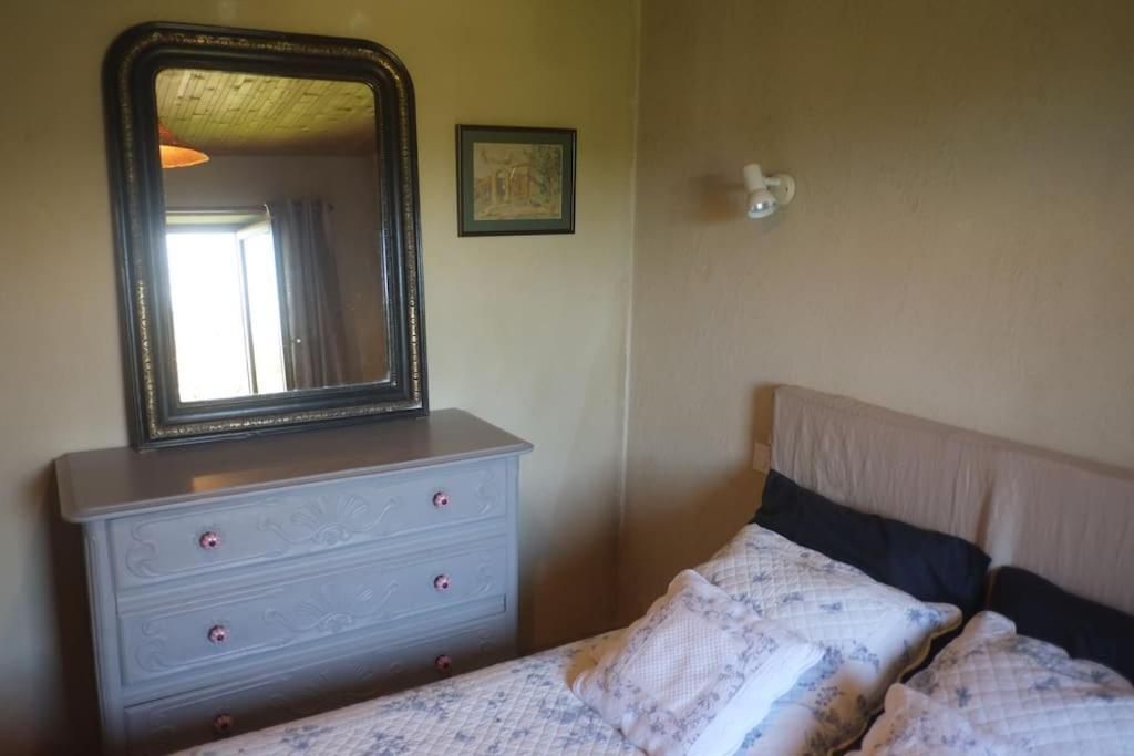 Hébergement de vacances La Sagnarde, Maison En Pierre,