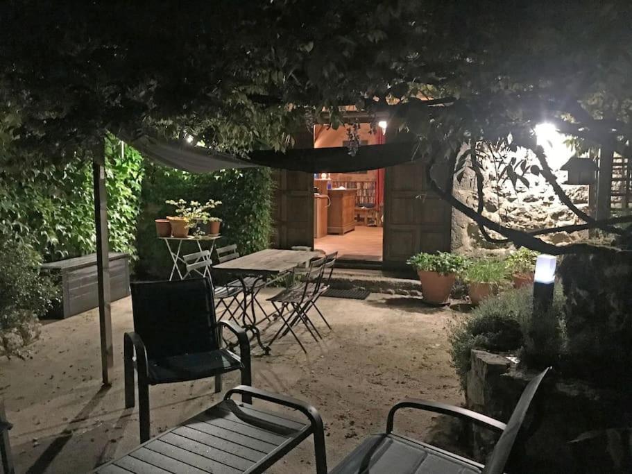Hébergement de vacances La Sagnarde, Maison En Pierre,
